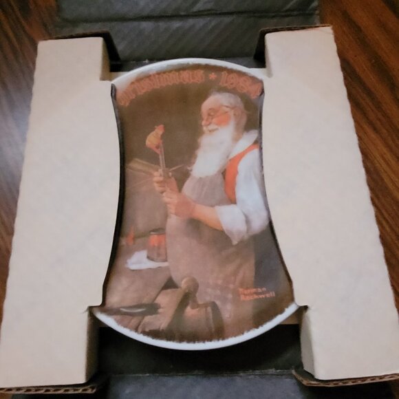 The Edwin Knowles China Co. 1984 Plate Norman Rockwell "Santa in His Workshop", - Picture 2 of 9